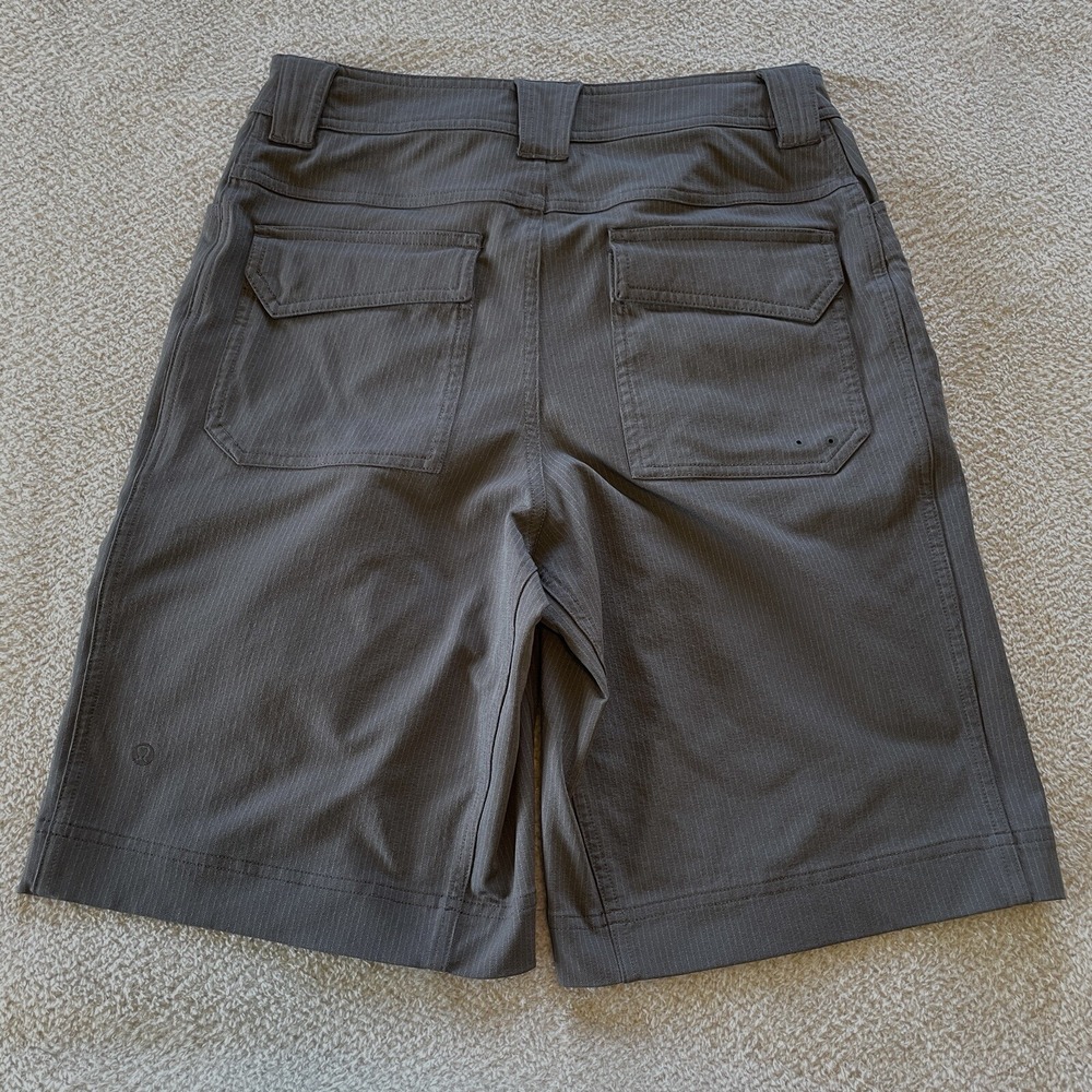 Lululemon Cadence Commute Shorts Mens 30 10" Inseam Gray Pinstripe Cargo Casual - Picture 2 of 15